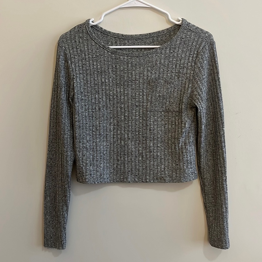 Gray Ribbed Long-Sleeve w/ Front Pocket Size S